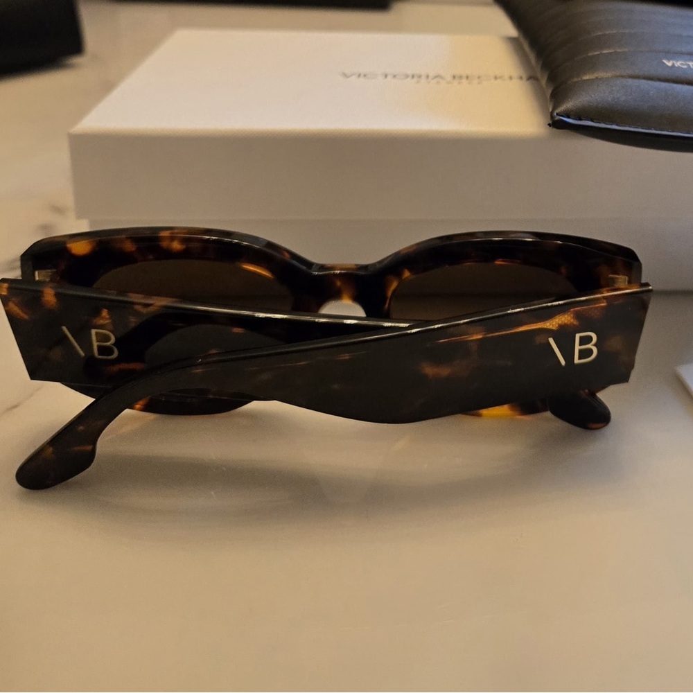 Victoria Beckham Women's Sunglasses Dark Havana Full Rim VB654S Comes With COA